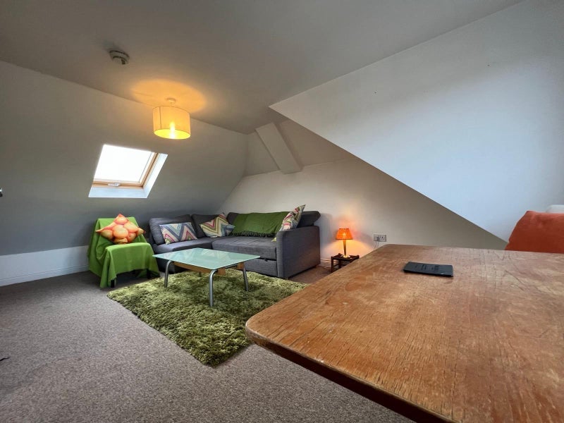 Room New Road in Greater London
