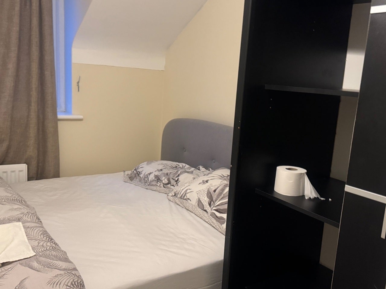 Room Blueberry Avenue in Manchester