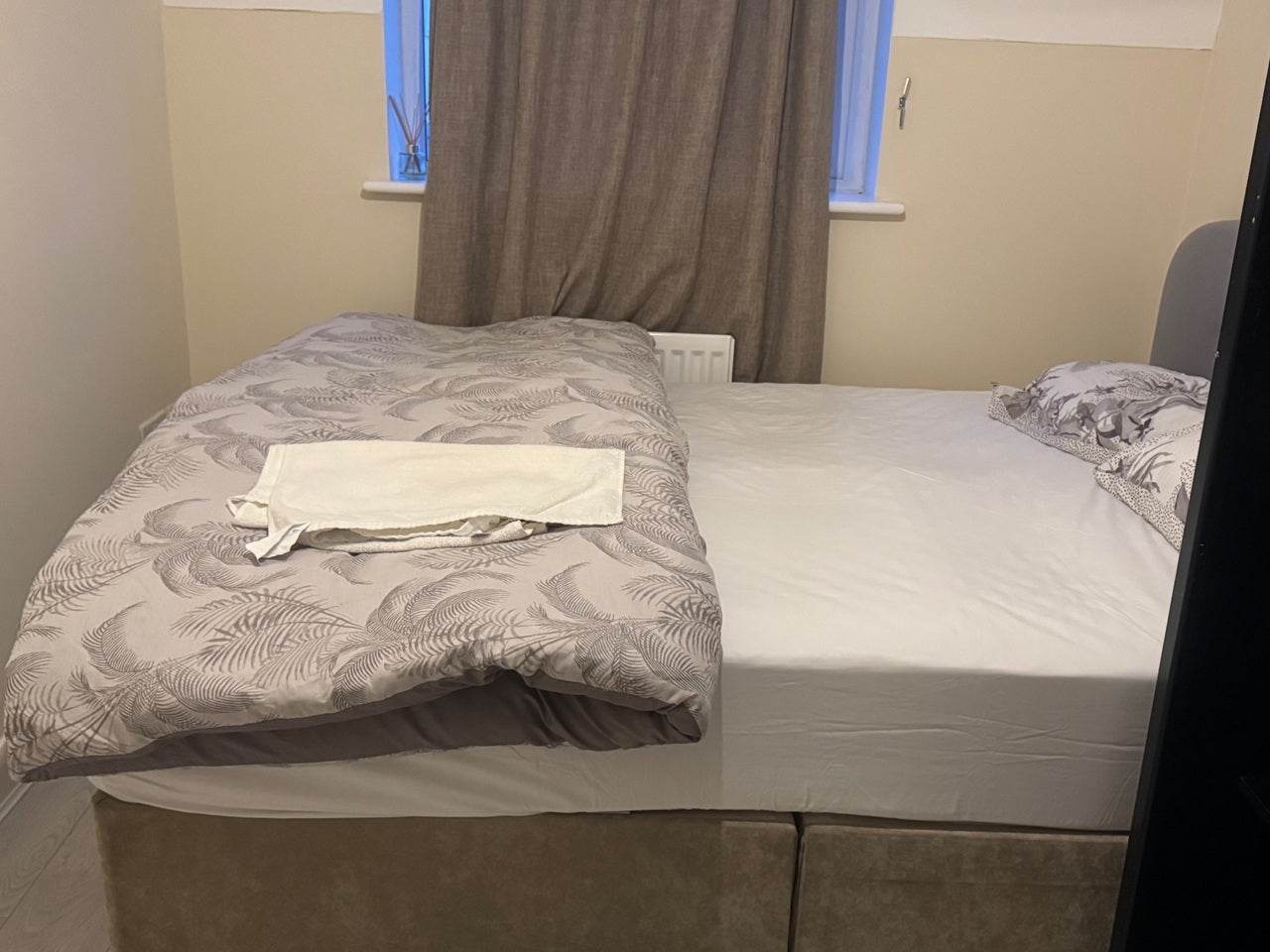 Room Blueberry Avenue in Manchester