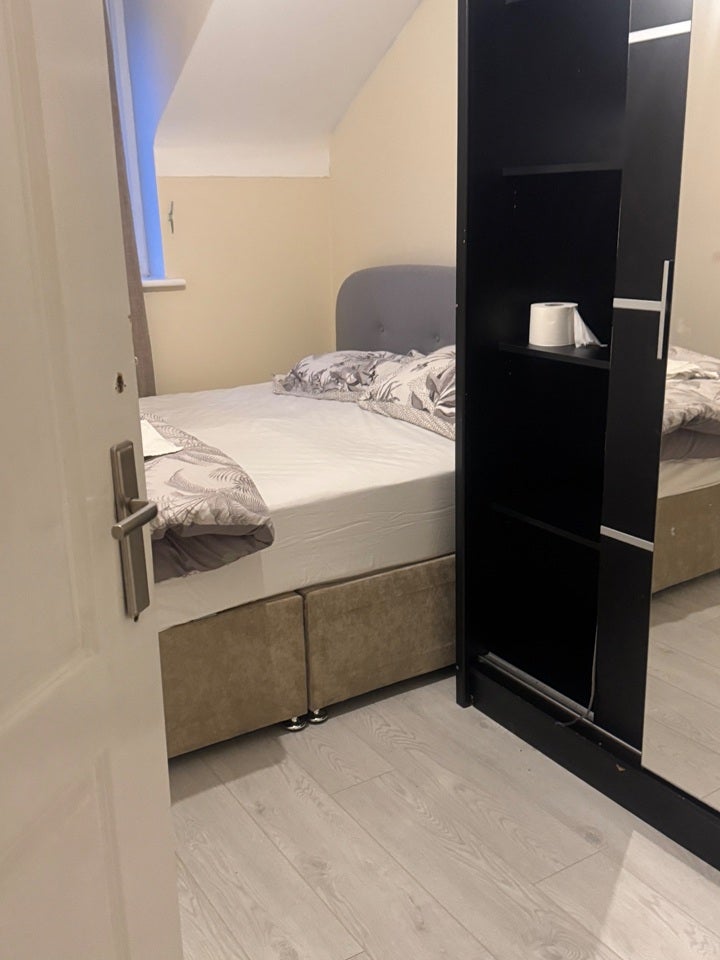 Room Blueberry Avenue in Manchester
