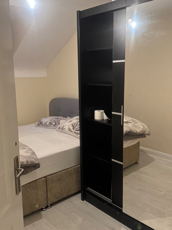 Room Blueberry Avenue in Manchester