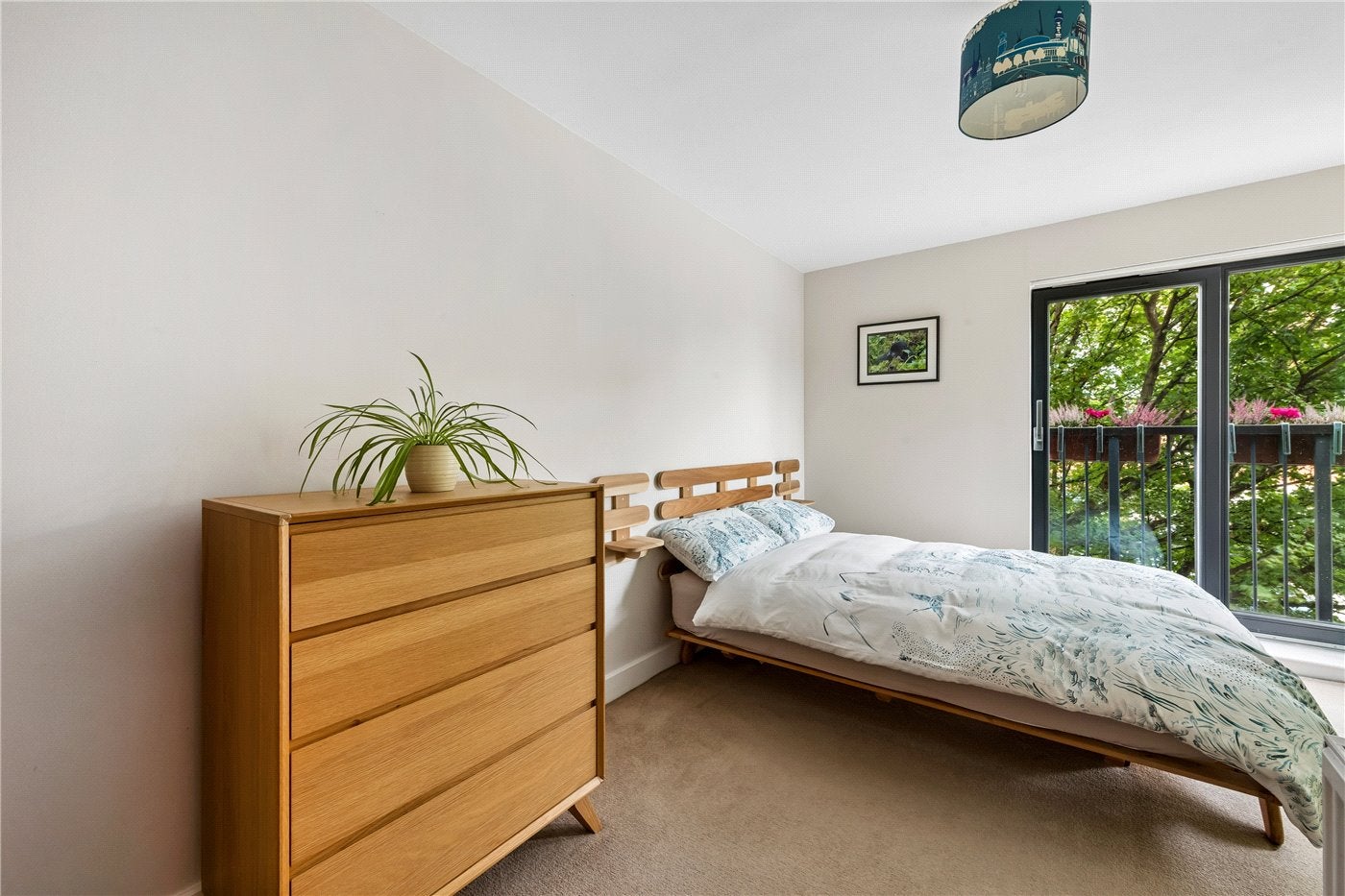 Flat Dunbridge Street in Greater London