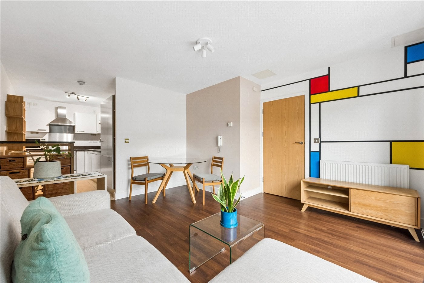 Flat Dunbridge Street in Greater London