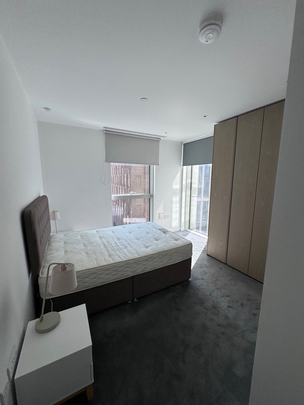 Room City Road in Greater London