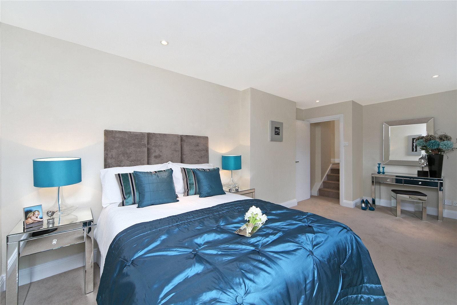Flat Fulham Palace Road in Greater London