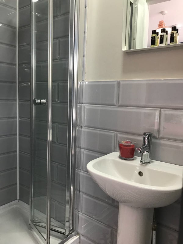 Room Priory Road in Coseley