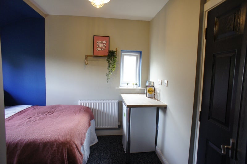 Room Priory Road in Coseley