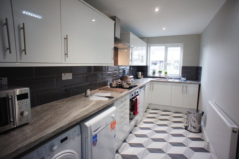 Room Priory Road in Coseley