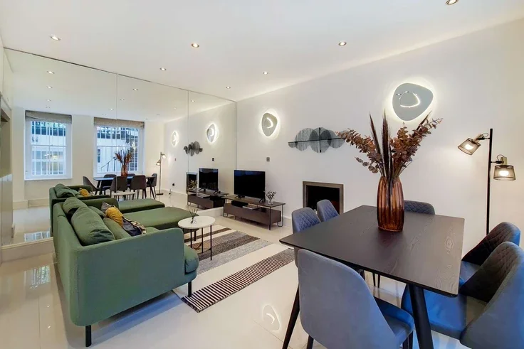 Flat Cornwall Gardens in Greater London