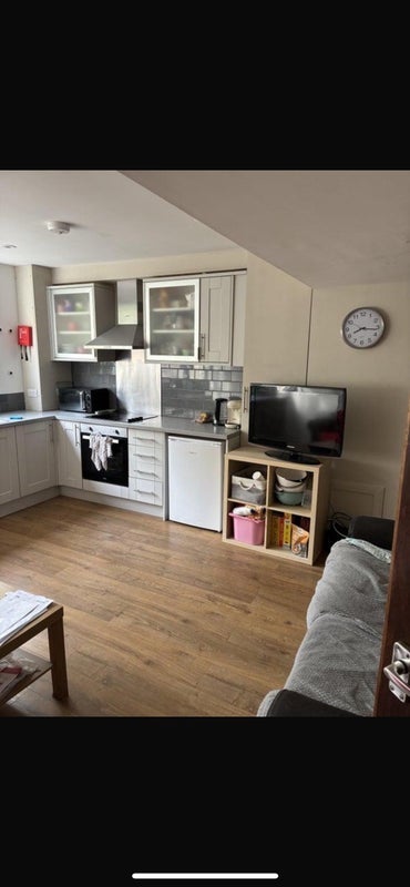 Room Tildesley Road in Greater London