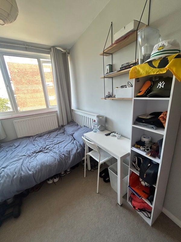 Room Tildesley Road in Greater London