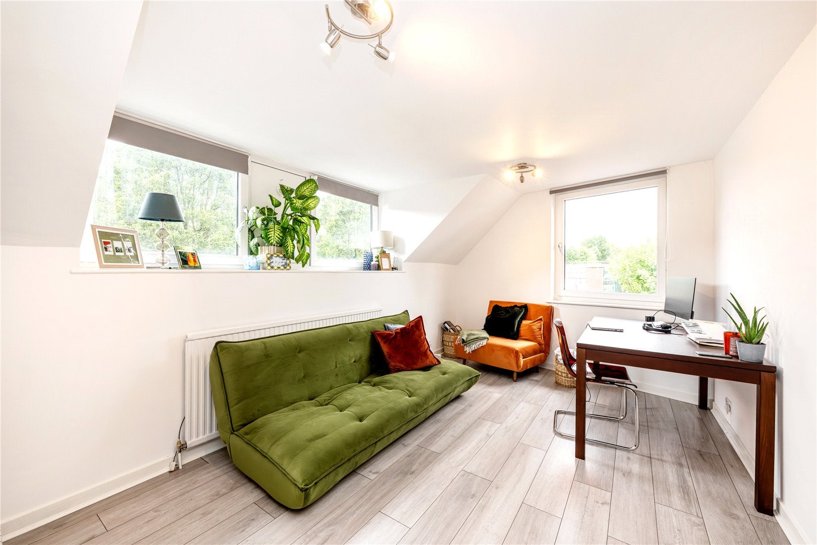 Flat Ruston Mews in Greater London