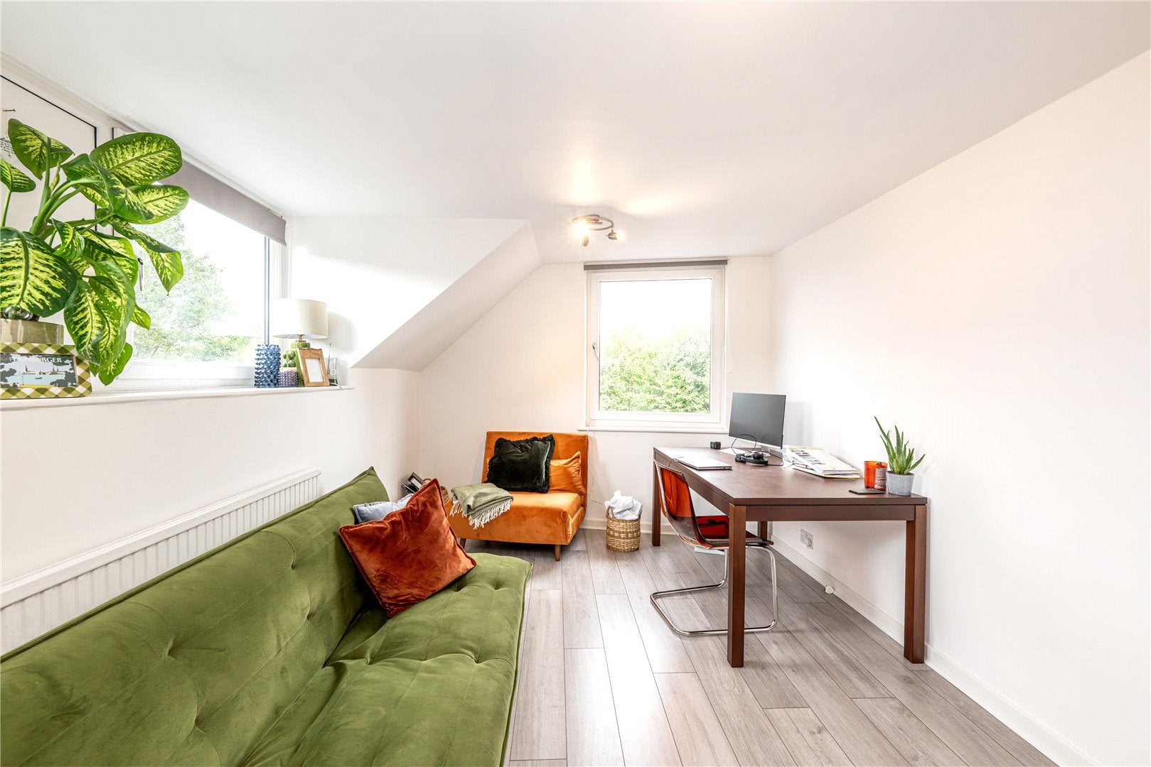 Flat Ruston Mews in Greater London