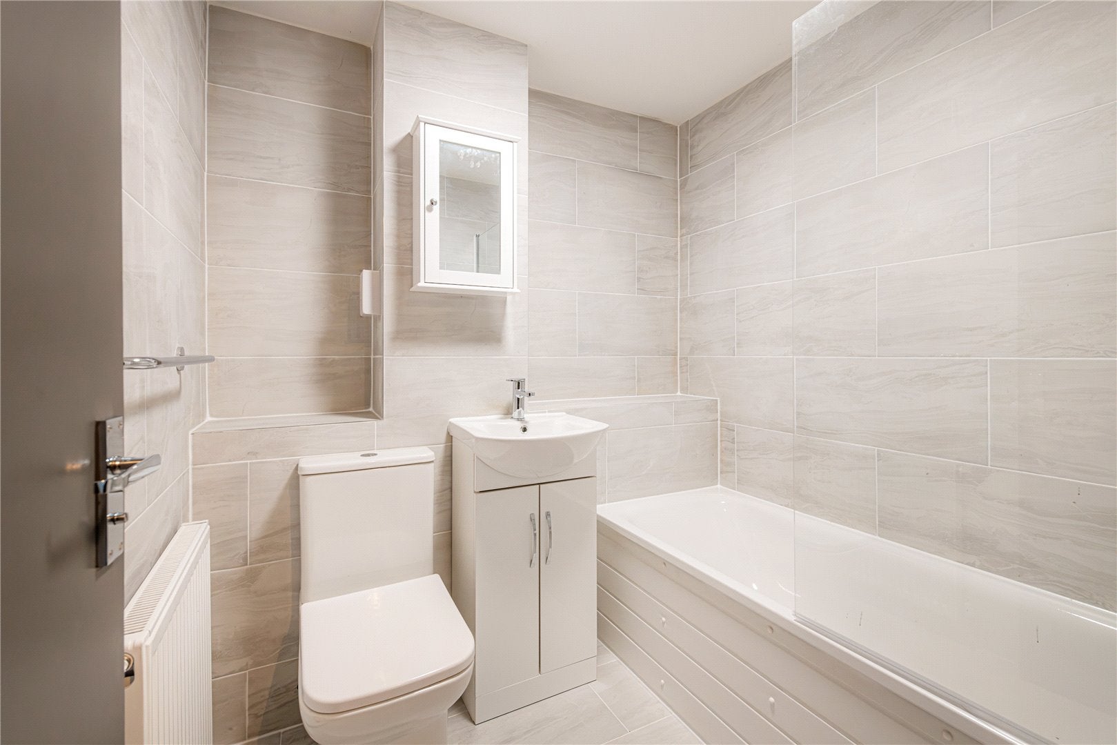 Flat Ruston Mews in Greater London