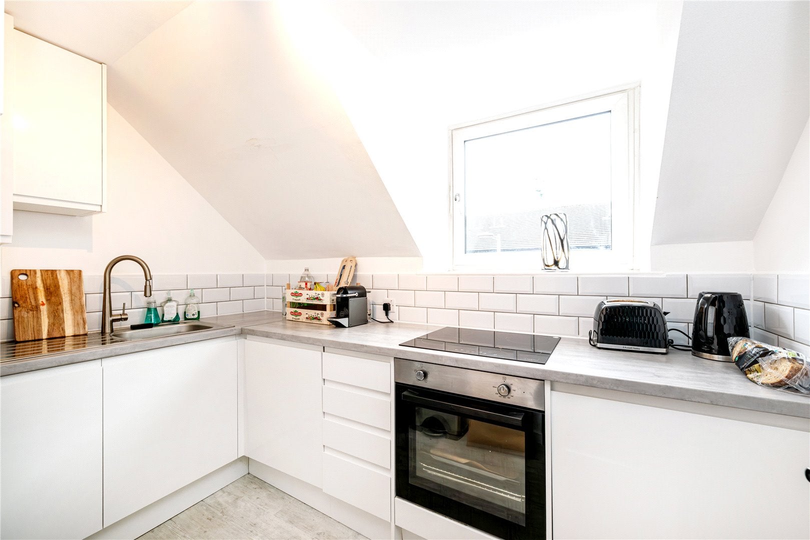 Flat Ruston Mews in Greater London