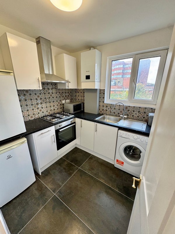 Flat Tooting Grove in Greater London