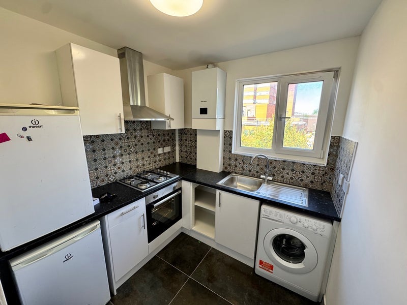 Flat Tooting Grove in Greater London