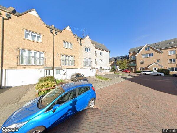 Flat Varcoe Gardens in Greater London