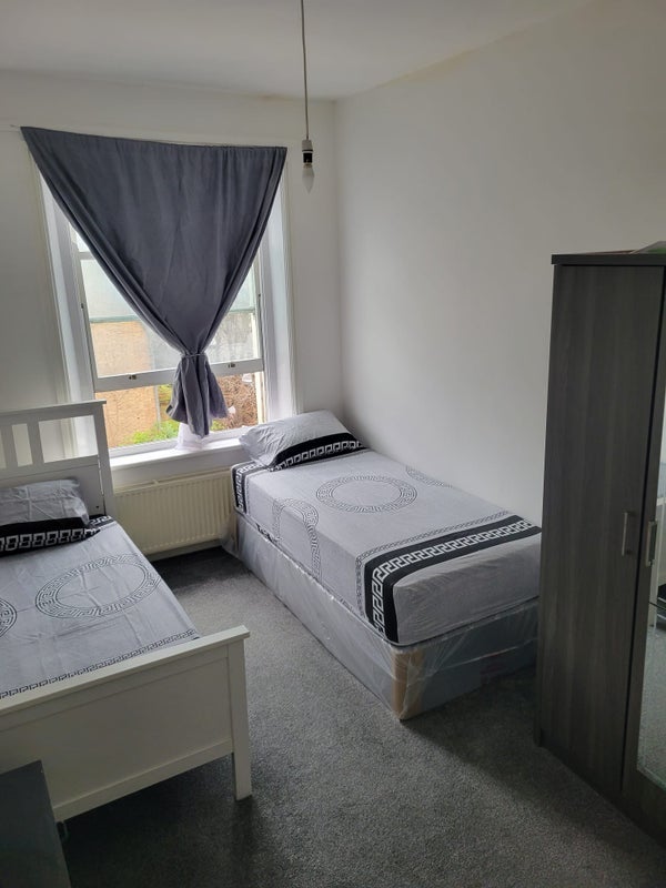 Room Woodgrange Road in Greater London