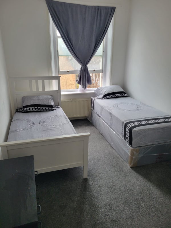 Room Woodgrange Road in Greater London