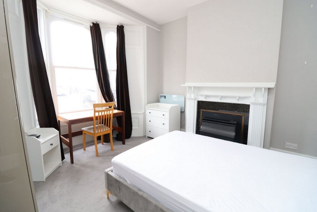 Room Globe Road in Greater London