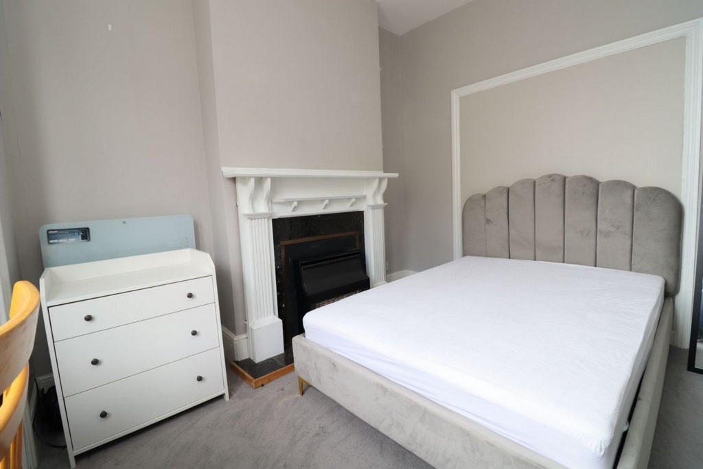 Room Globe Road in Greater London
