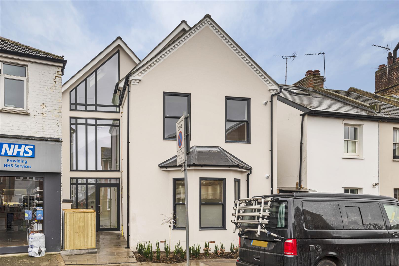 Flat Canbury Park Road in Greater London
