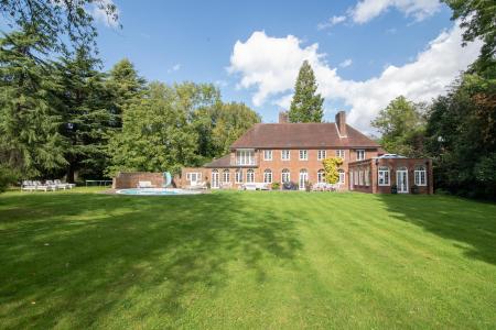 House Rockshaw Road in Tandridge