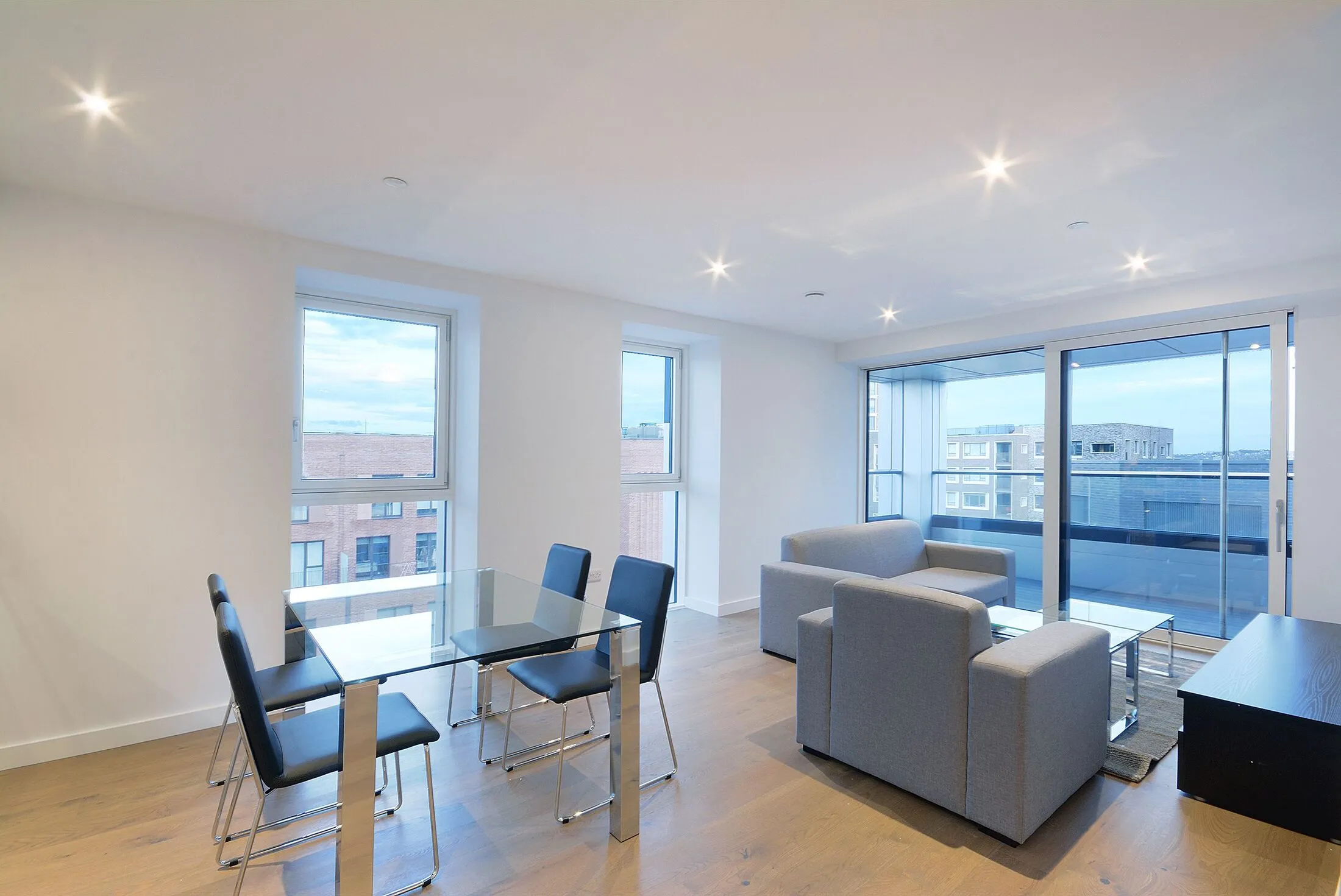 Flat Deacon Street in Greater London