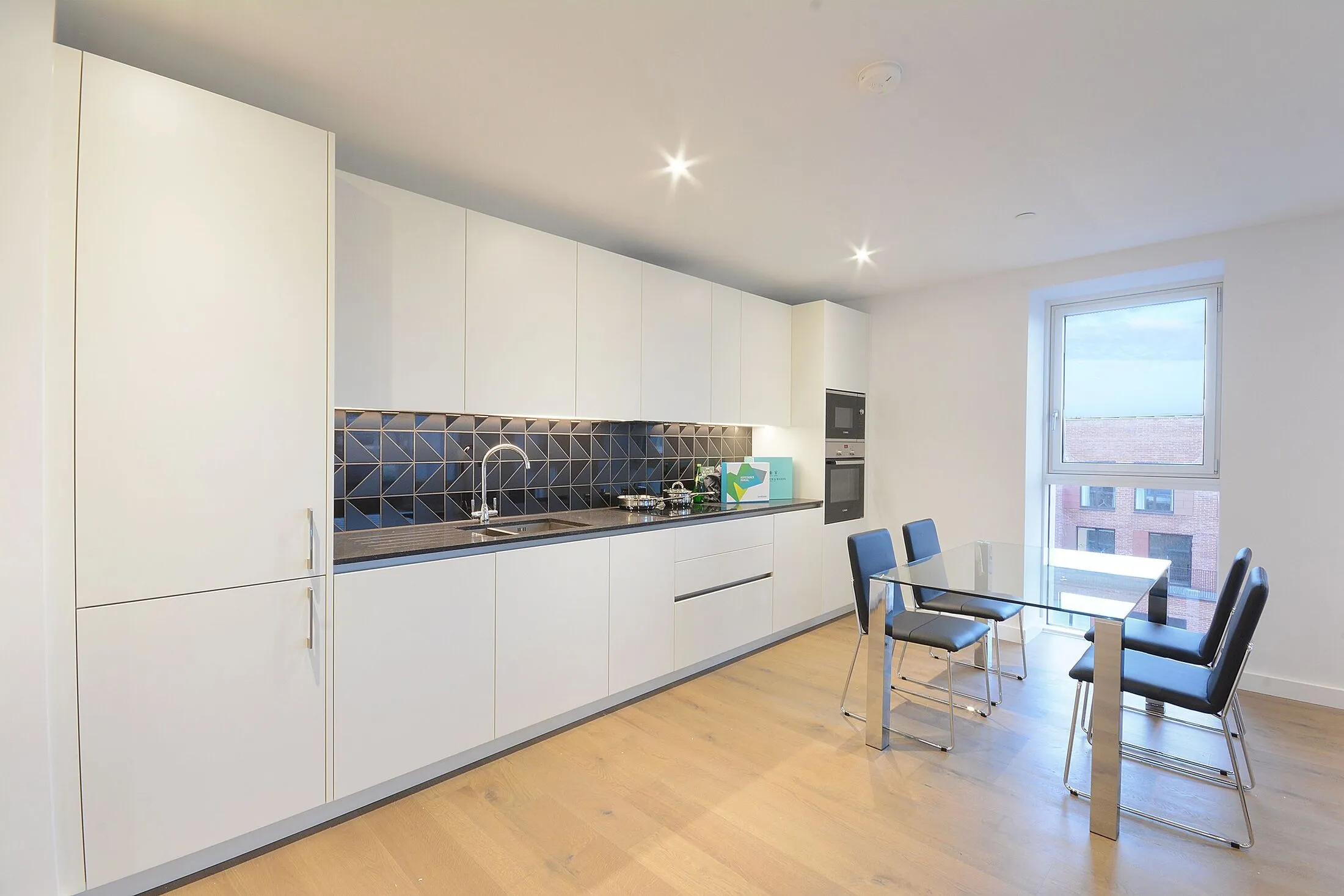 Flat Deacon Street in Greater London