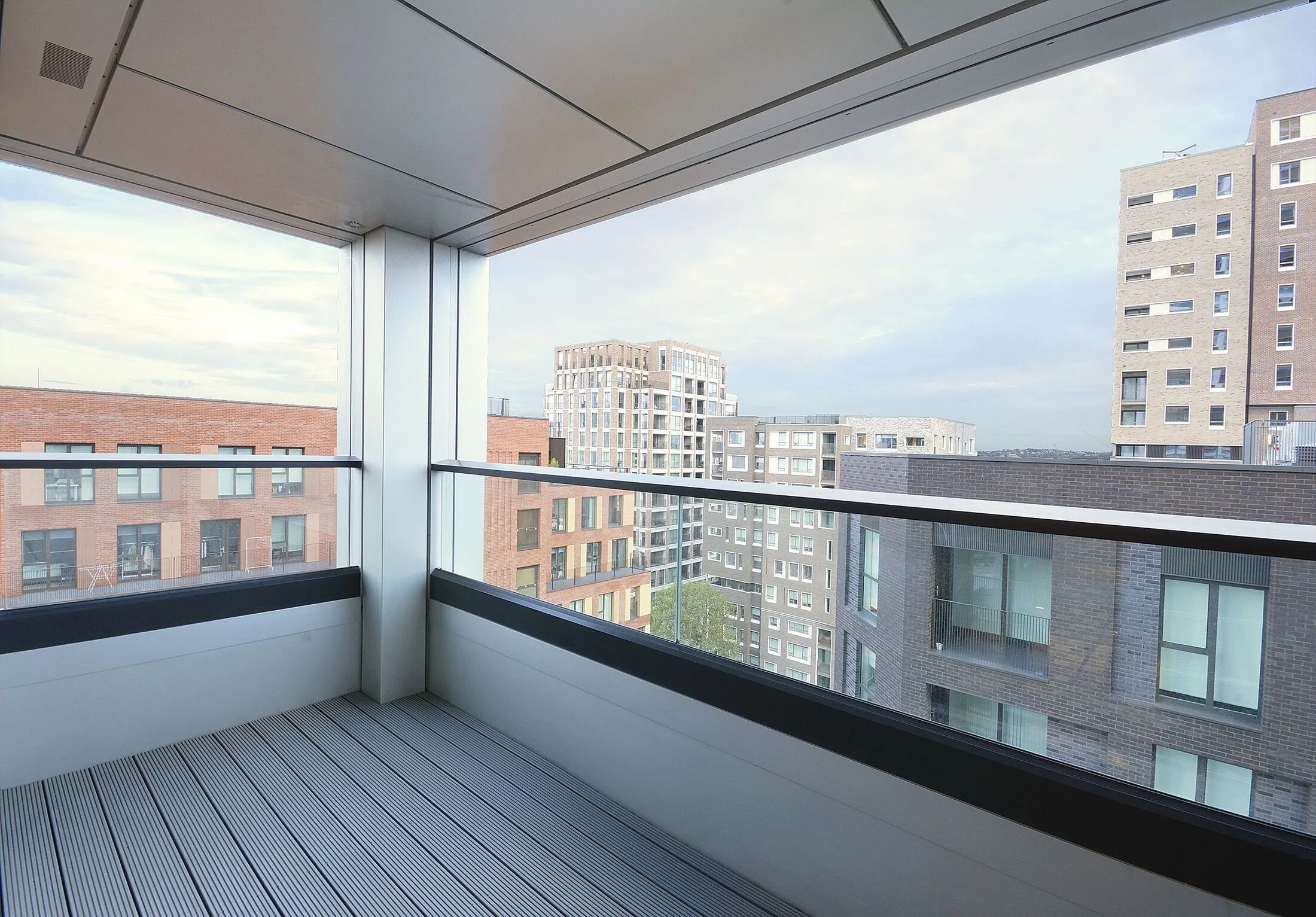 Flat Deacon Street in Greater London