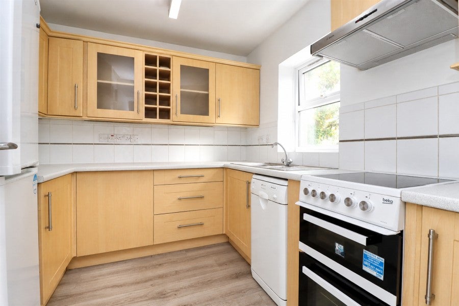 Flat Mount Hermon Road in Woking