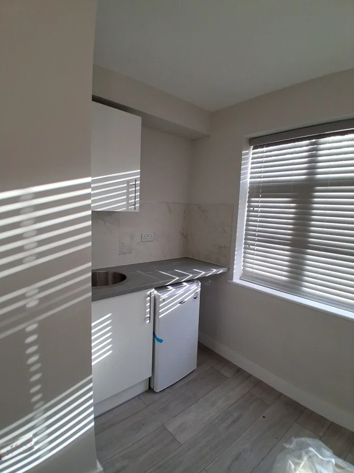 Flat Mapleton Crescent in Greater London