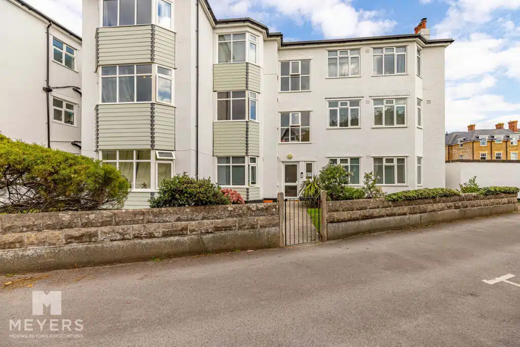 Flat Bolton Close in Bournemouth
