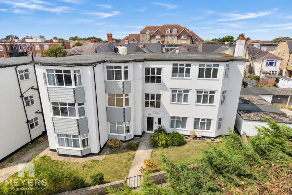 Flat Bolton Close in Bournemouth