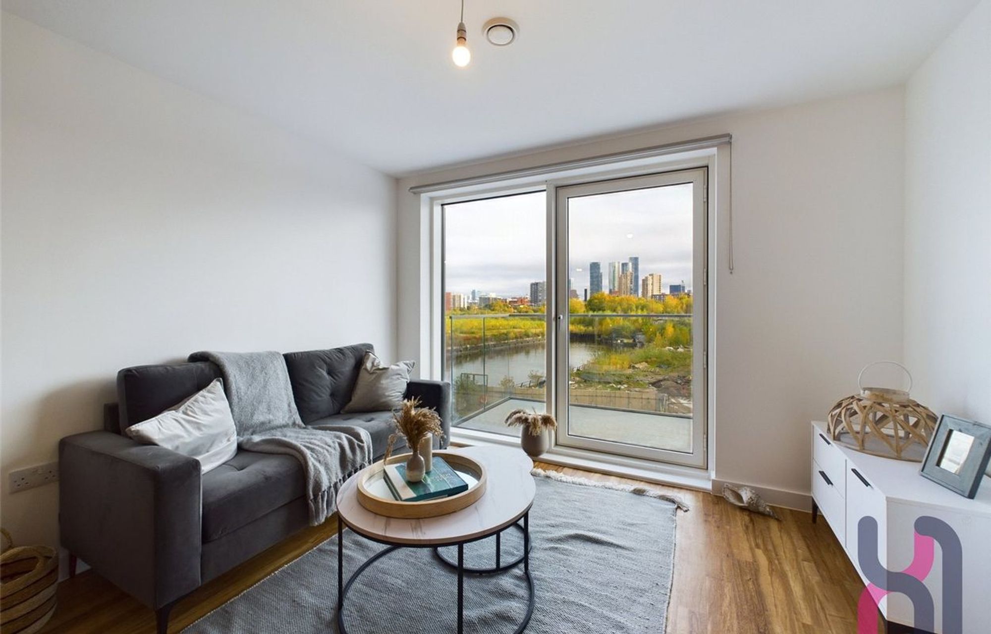 Flat Pomona Strand in Trafford