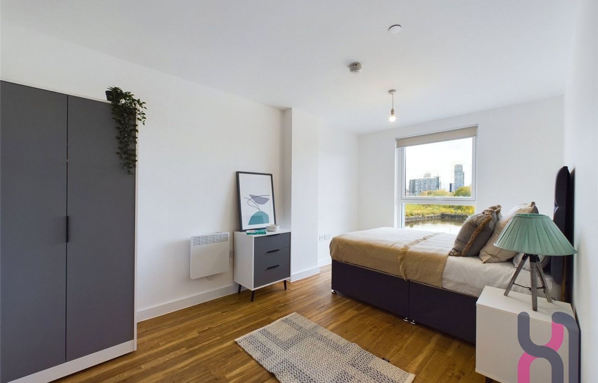 Flat Pomona Strand in Trafford