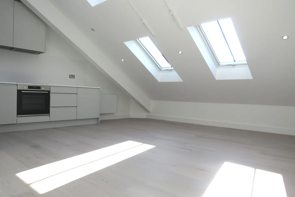 Flat New Road in Brentwood