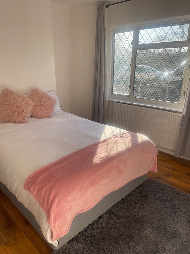 Room Raynton Drive in Greater London