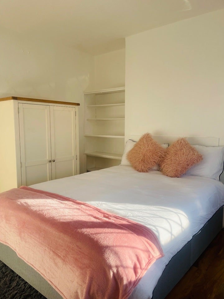 Room Raynton Drive in Greater London