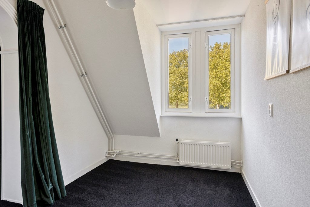 Tussenwoning te koop: Newtonlaan 52, Vlijmen