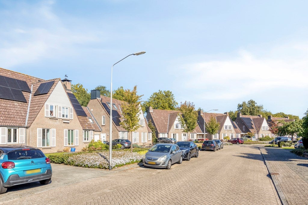 Tussenwoning te koop: Newtonlaan 52, Vlijmen