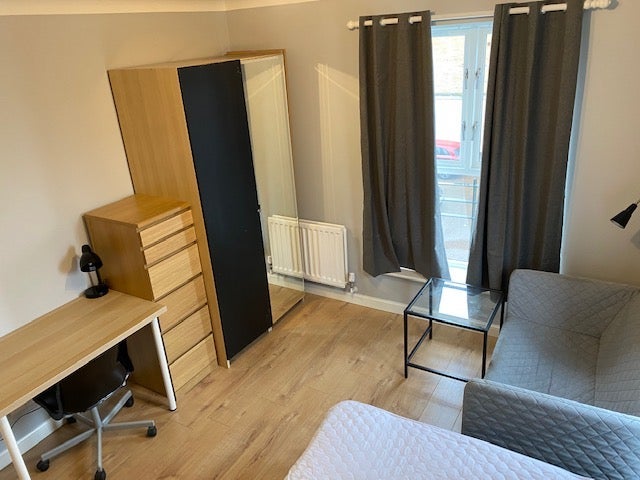 Room Beaulieu Avenue in Greater London