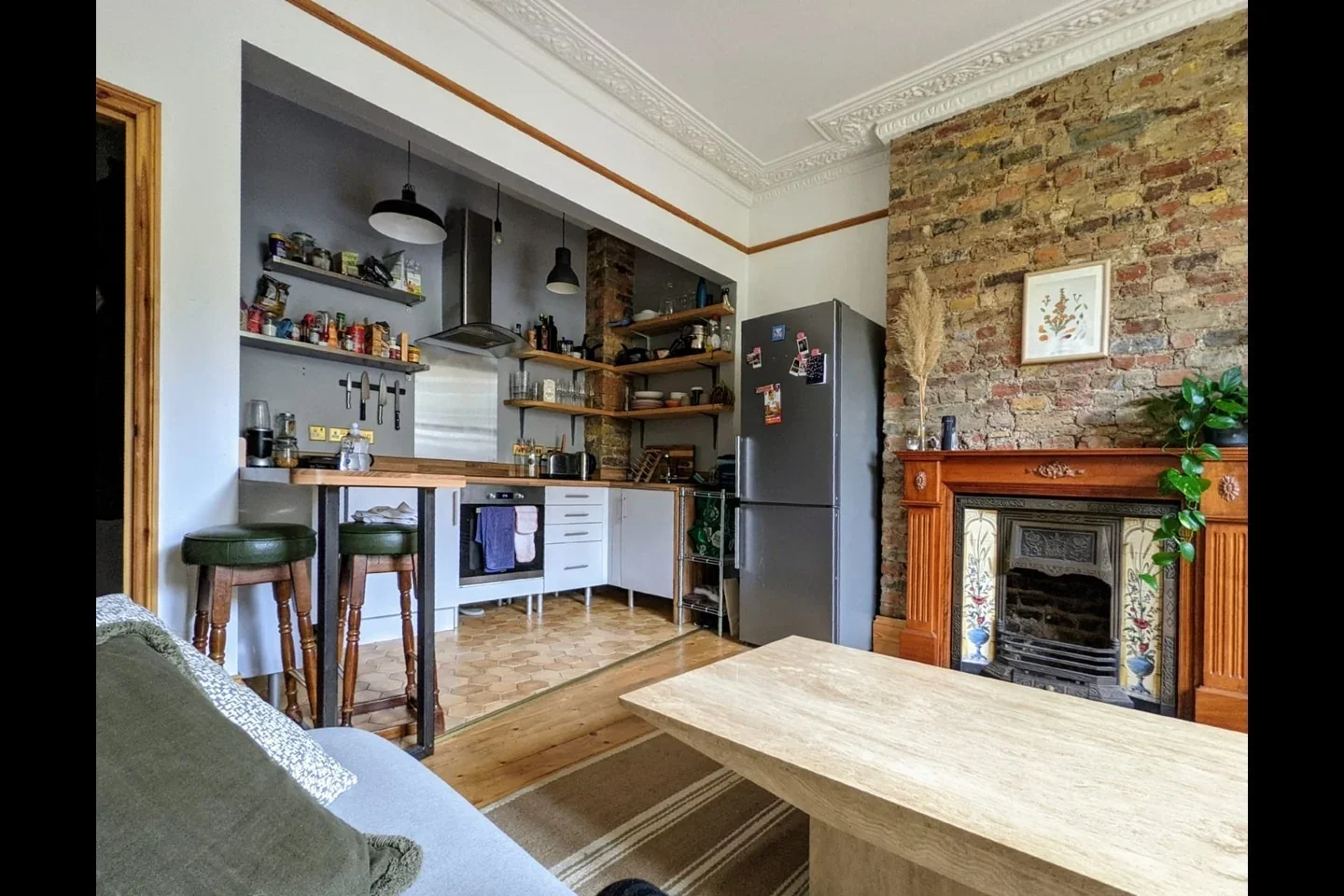 Flat Brooke Road in Greater London