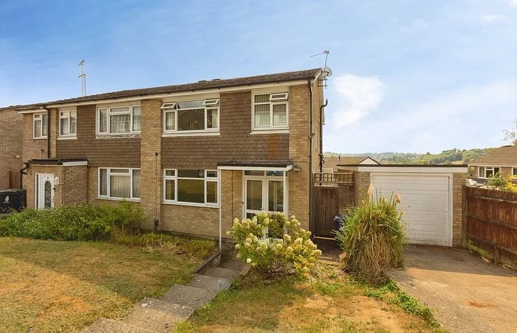 House Kestrel Close in High Wycombe