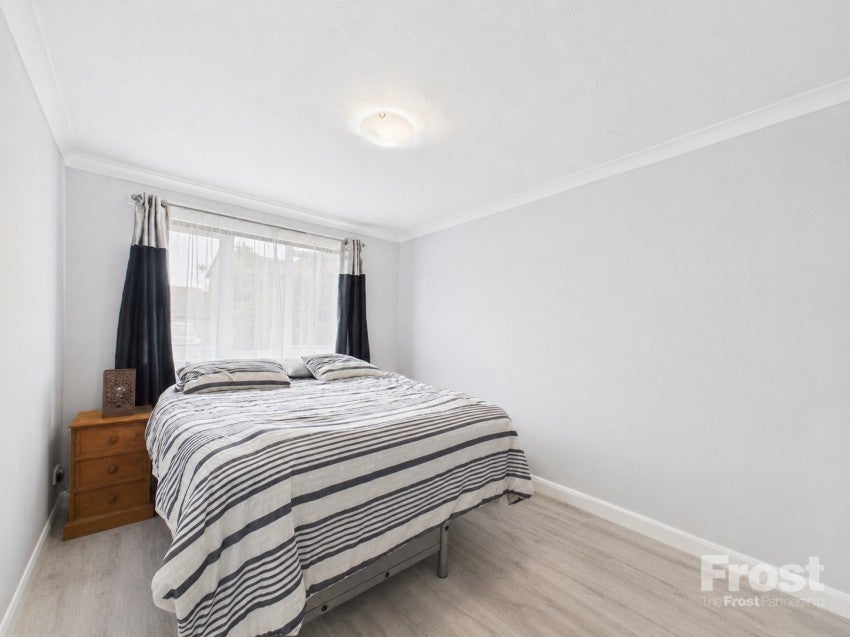Flat Littlebrook Avenue in Slough