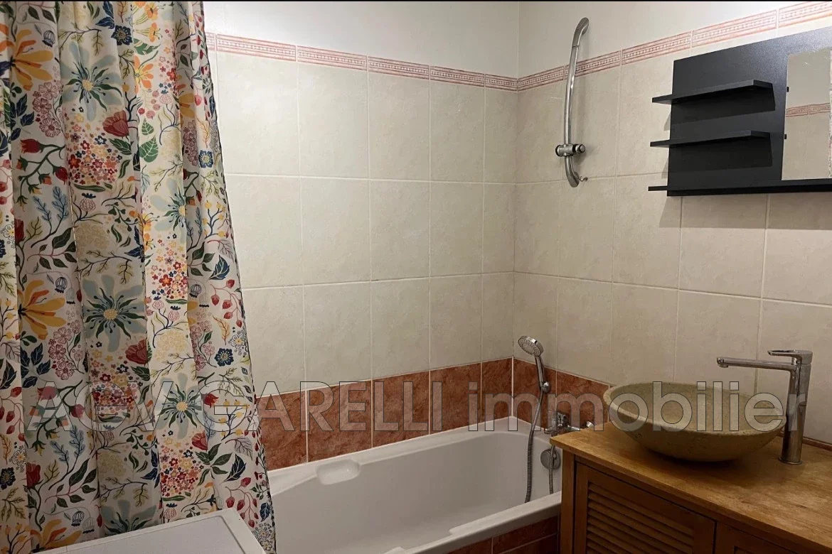 Appartement Avenue de la Première Division Brosset à Hyères