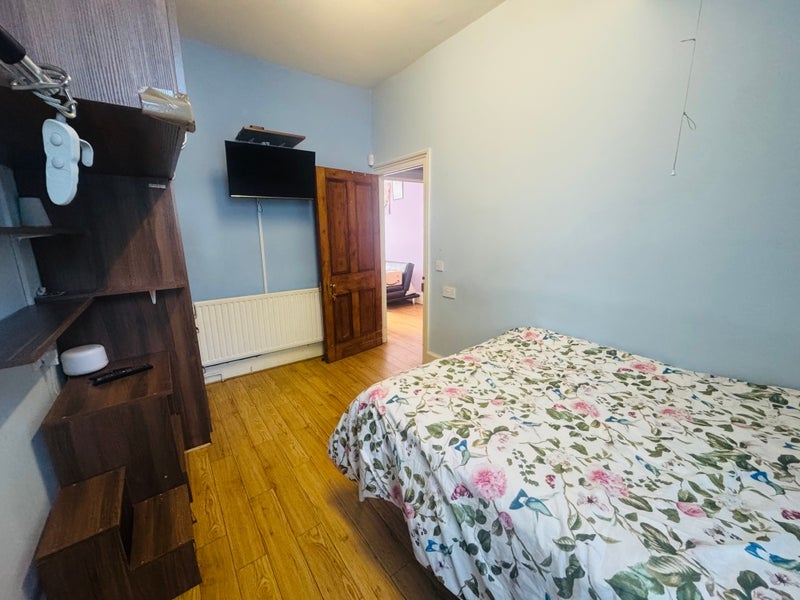 Room Plashet Road in Greater London
