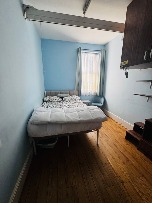 Room Plashet Road in Greater London