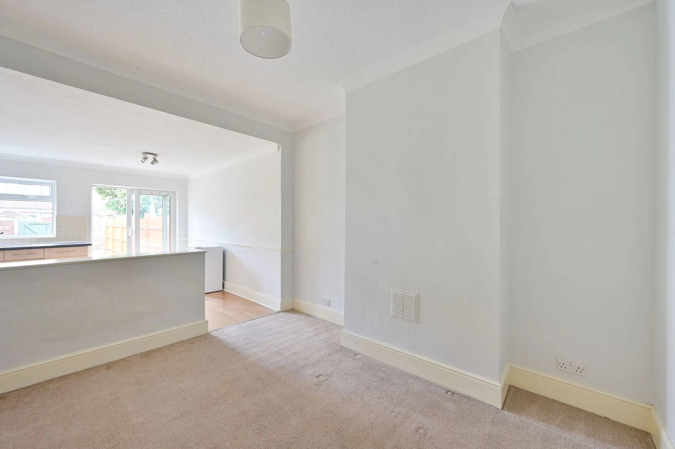 Flat Kohat Road in Greater London